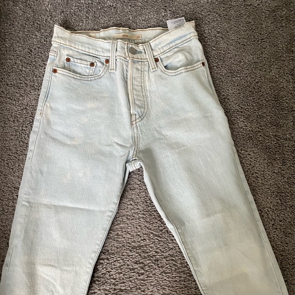 Levi’s wedgie light wash jeans - Picture 3 of 5